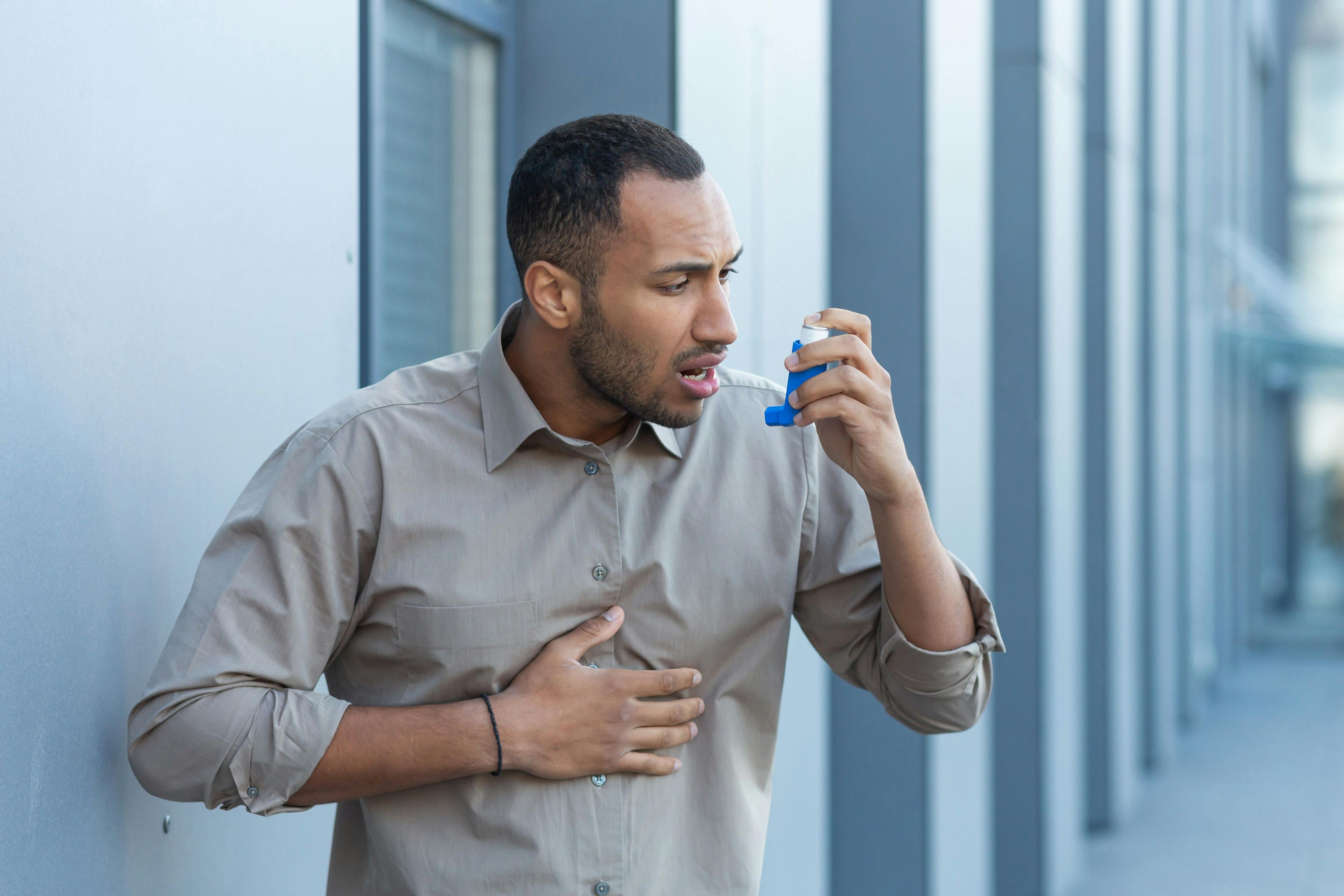 A man outside an office building has a severe asthma attack | Liubomir - stock.adobe.com