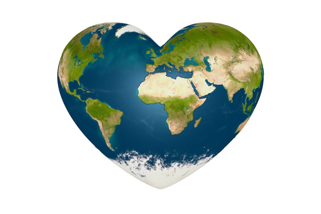 heart in the form of planet earth: © vladischern - stock.adobe.com