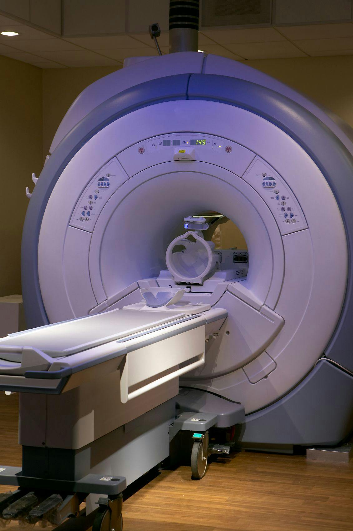 a picture of an MRI machine