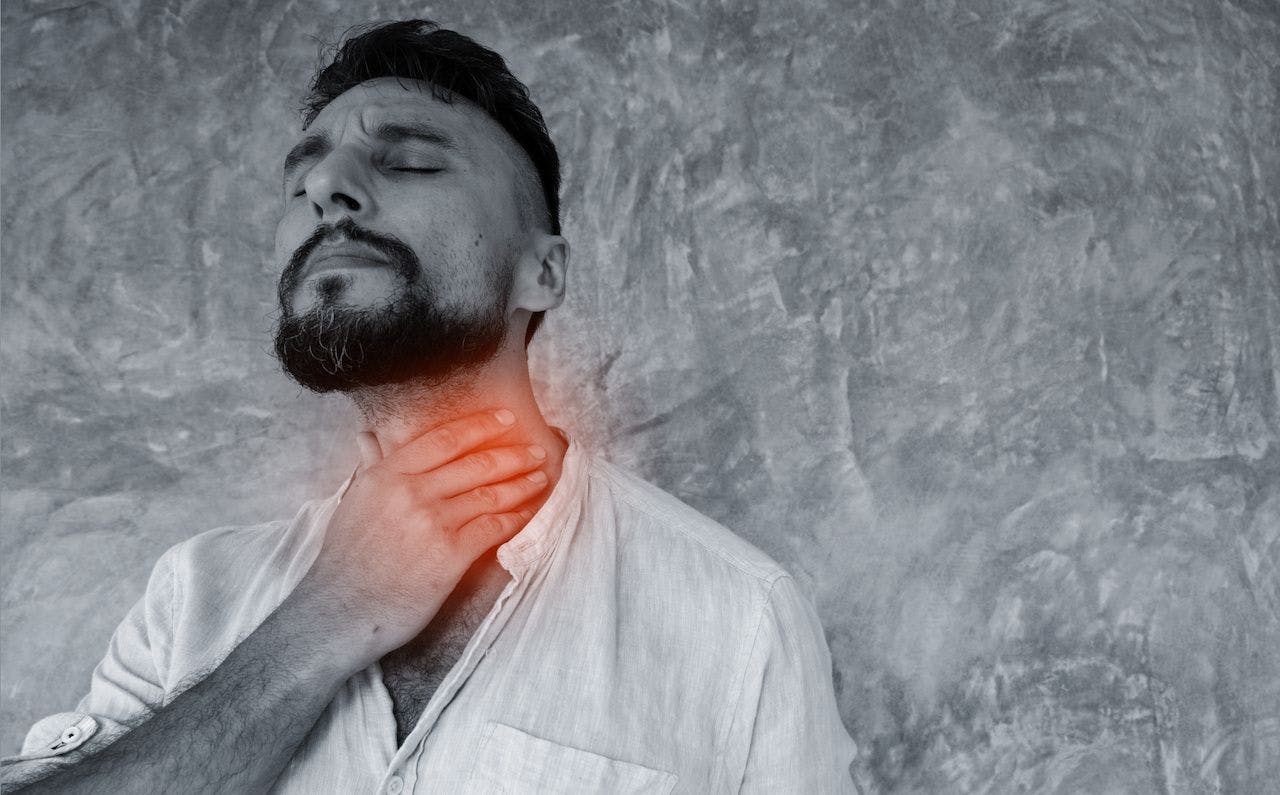 Man touching his sore throat or neck inflammation: © Glebstock - stock.adobe.com