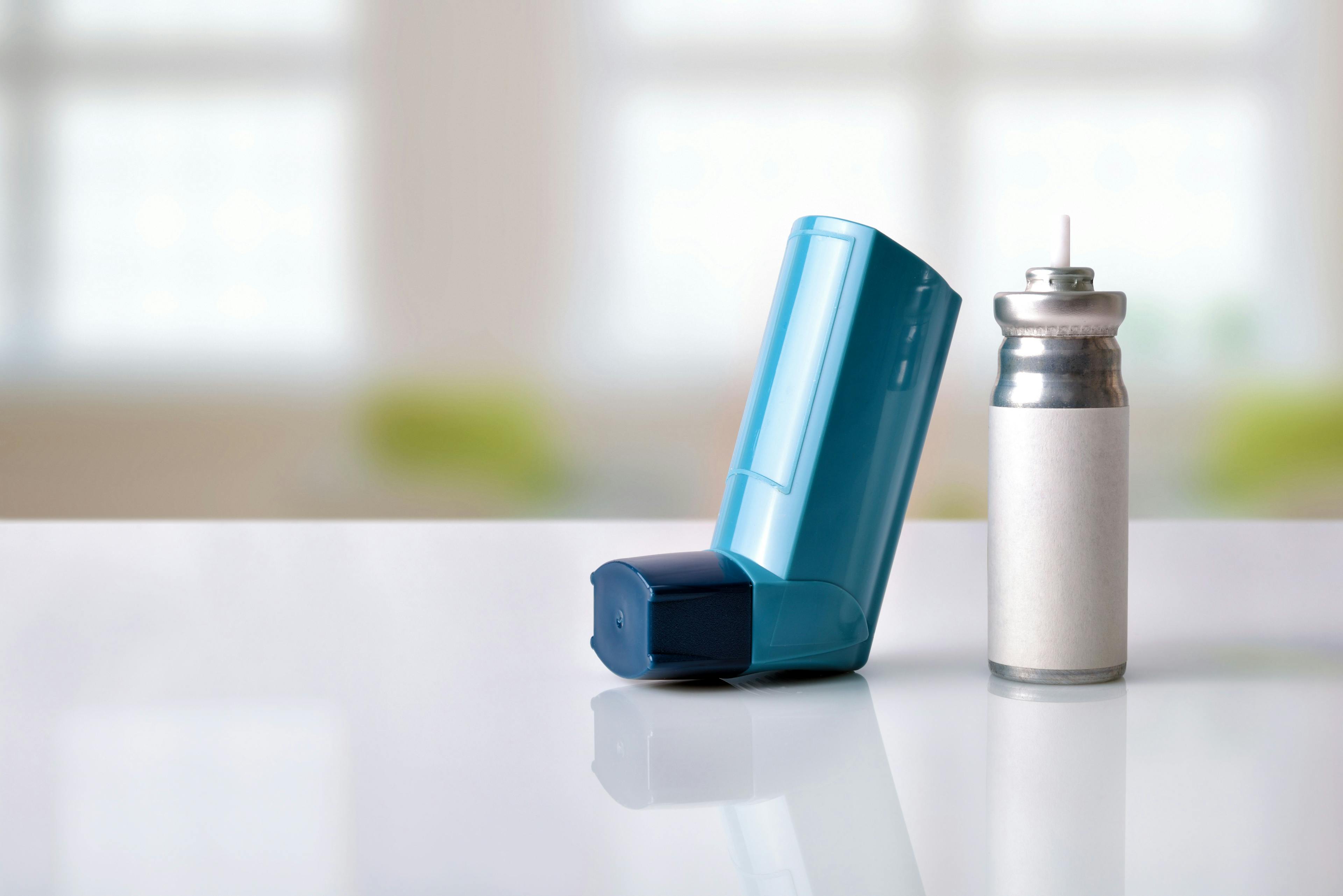 Cartridge and blue medicine inhaler in a room front view | Davizro Photography - stock.adobe.com