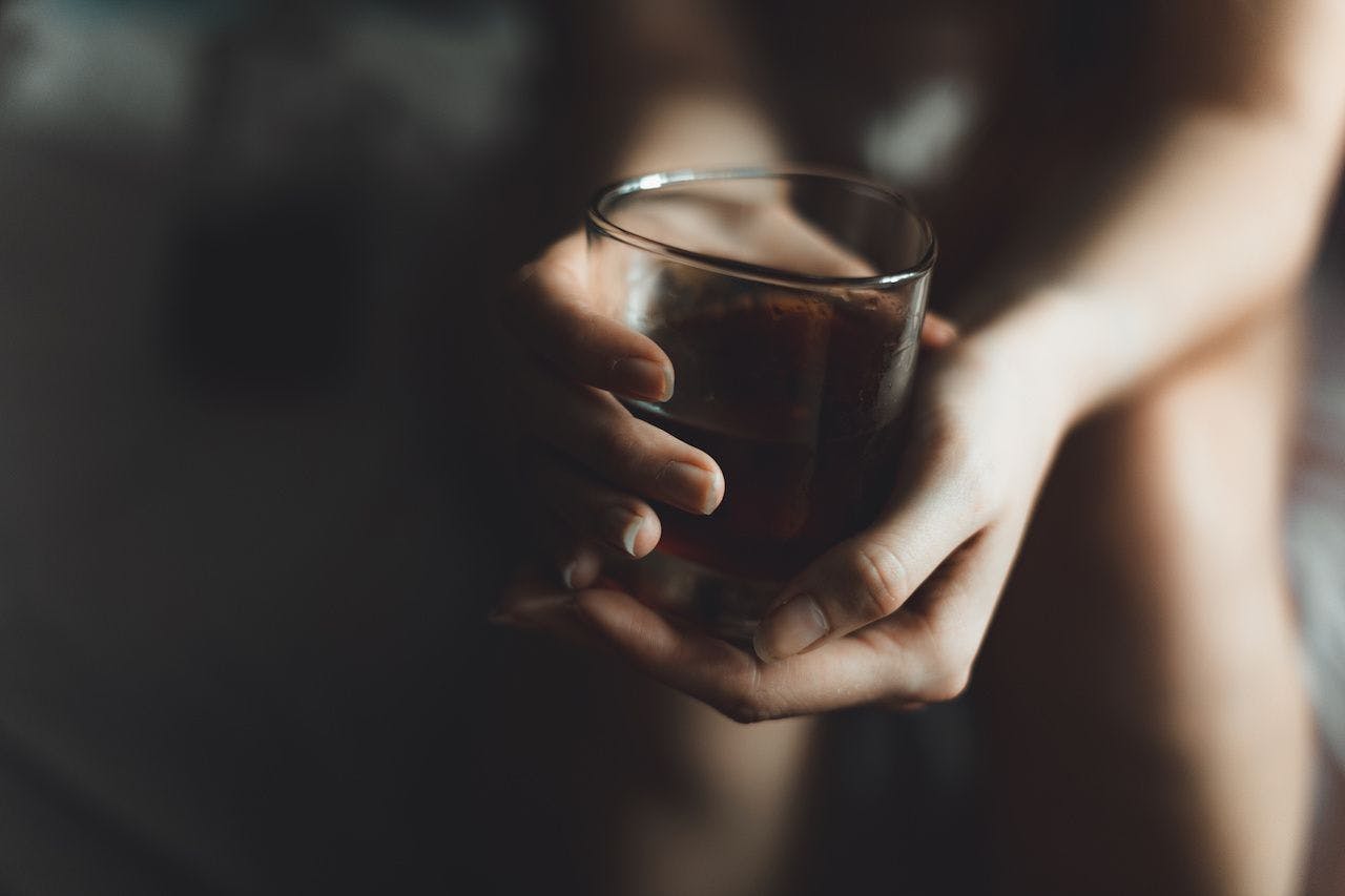 woman's hand with alcohol drink in glass with copy space: © Danil Nikonov - stock.adobe.com