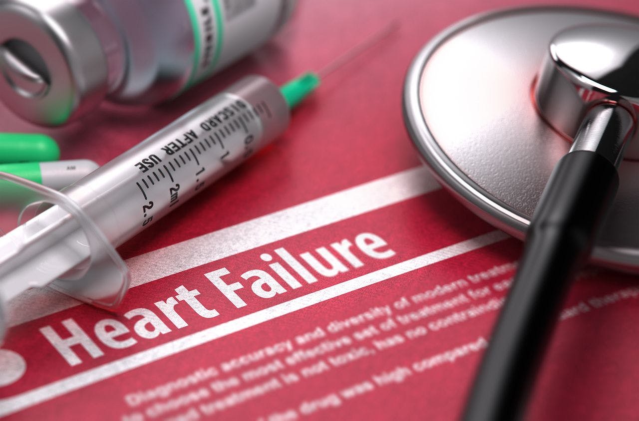 Heart Failure - Printed Diagnosis on Red Background with Blurred Text and Composition of Pills, Syringe and Stethoscope. Medical Concept. Selective Focus. 3D Render: © tashatuvango - stock.adobe.com