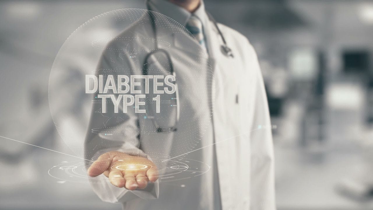 Doctor holding in hand Diabetes Type 1: © ____ - stock.adobe.com