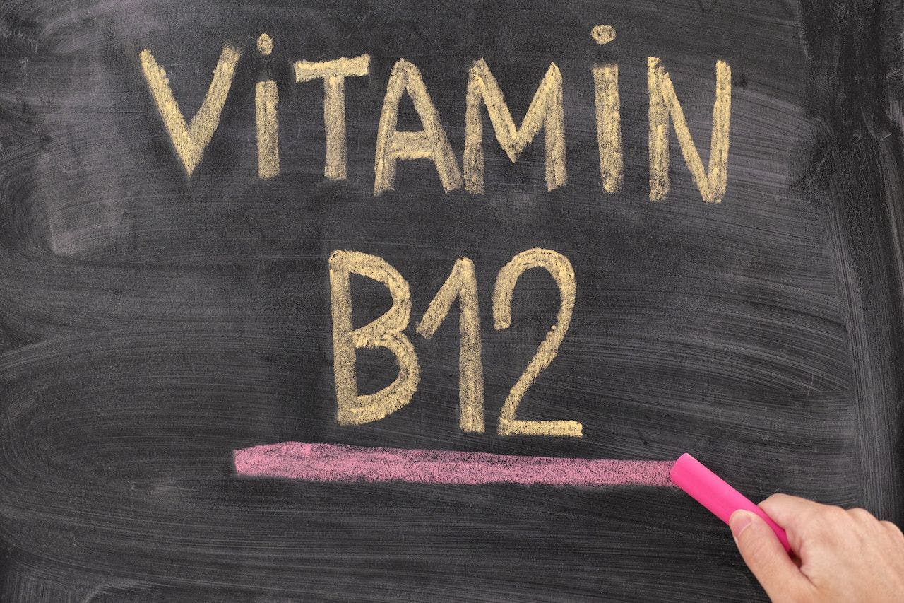 Man writing words Vitamin B12 on chalkboard: © Stepan Popov - stock.adobe.com