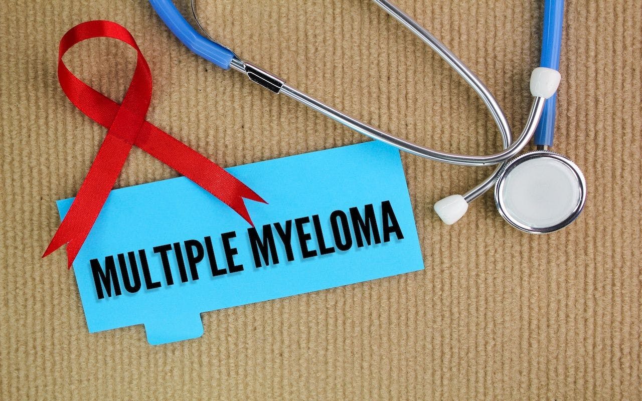 stethoscope, red ribbon and colored paper with the word Multiple Myeloma. medical and patient concepts: © Fauzi - stock.adobe.com