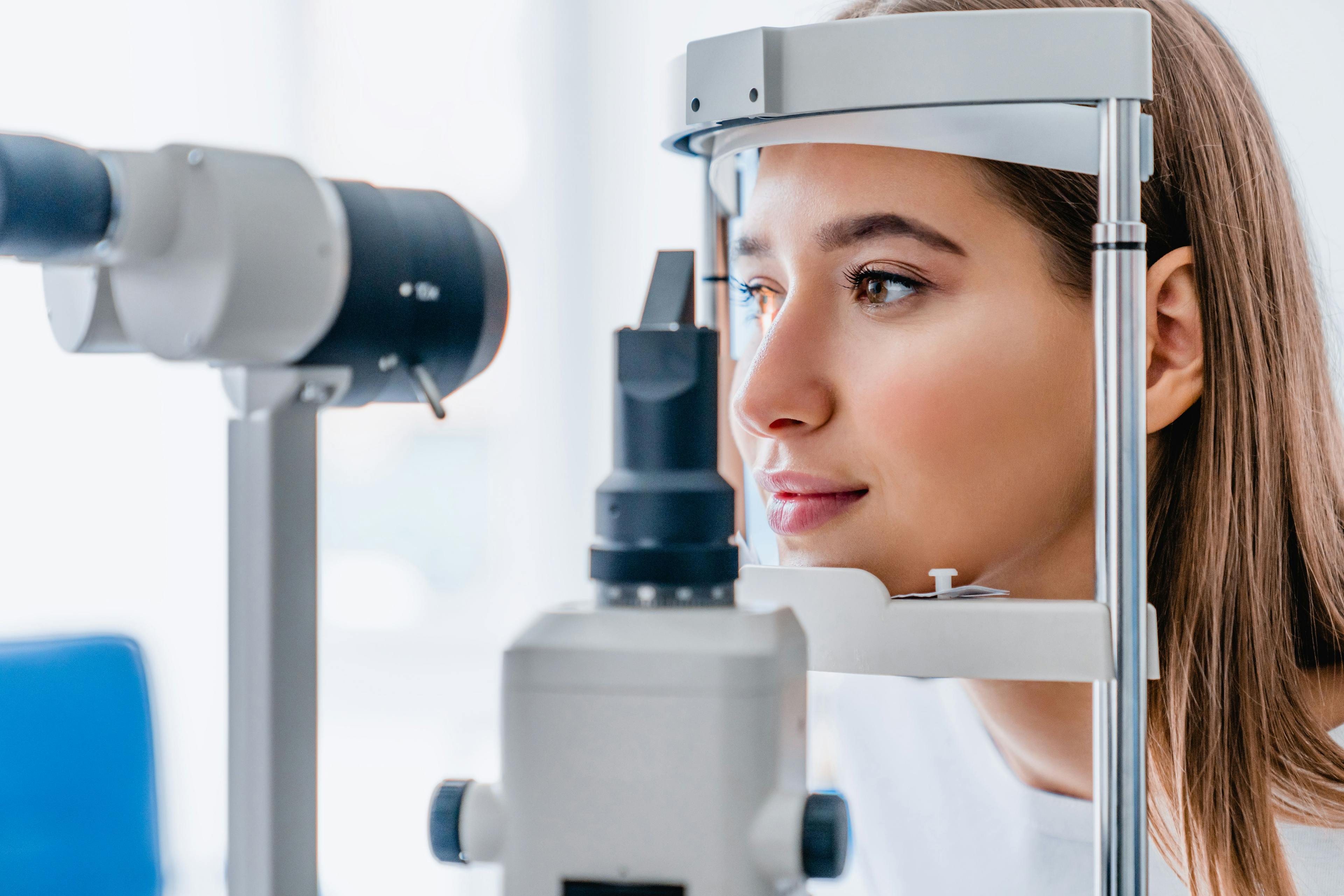 girl checking the eye vision in modern ophthalmology clinic | InsideCreativeHouse - stock.adobe.com
