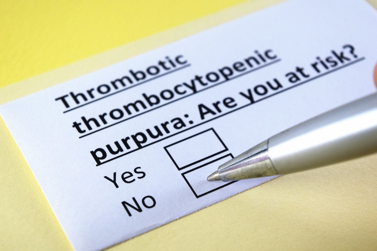 One person is answering question about thrombotic thrombocytopenic purpura: © Richelle