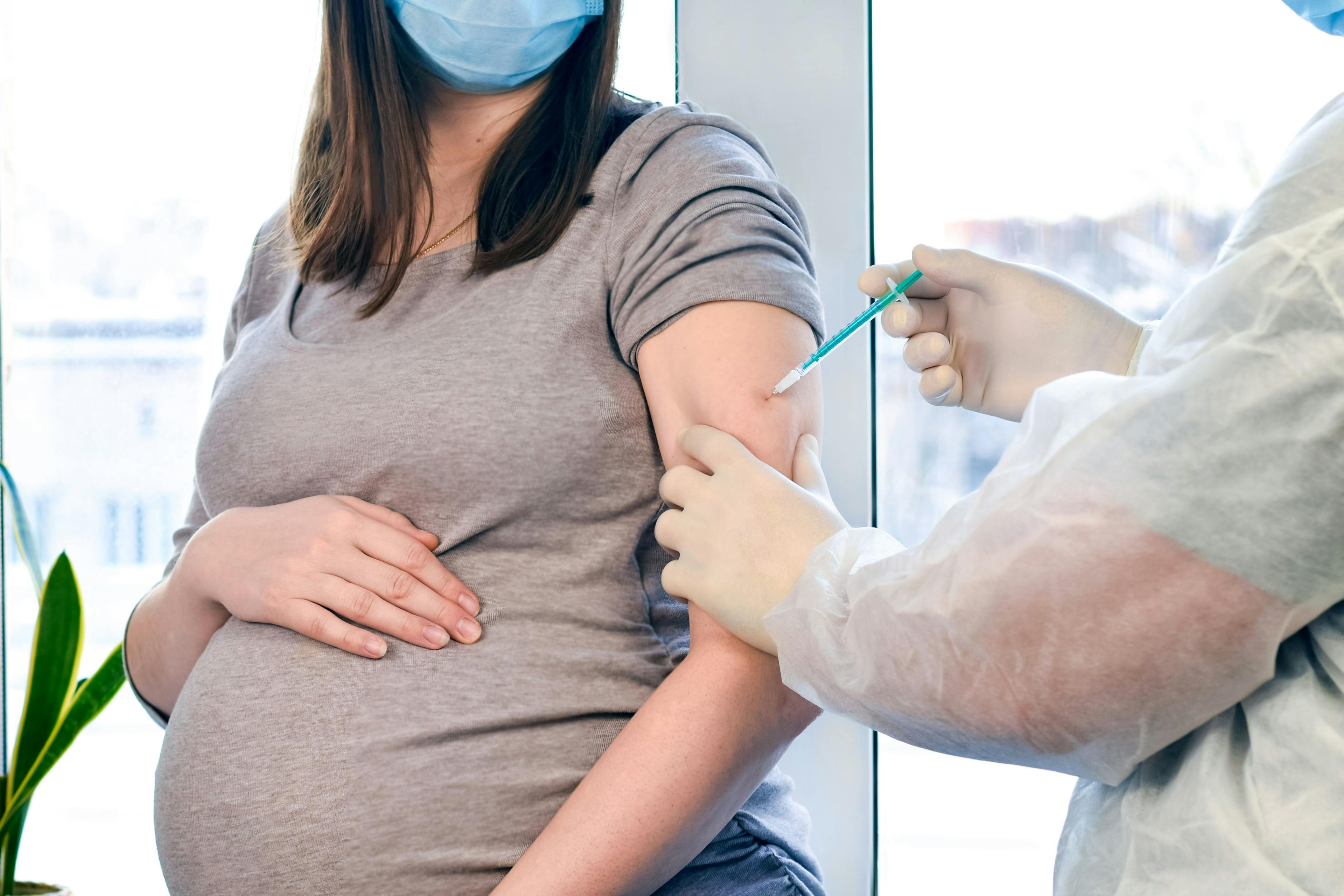 Doctor giving vaccine injection to pregnant woman | Marina Demidiuk - stock.adobe.com