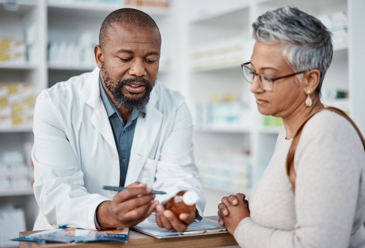 Pharmacist with patient | Image Credit: © Clayton D/peopleimages.com - stock.adobe.com